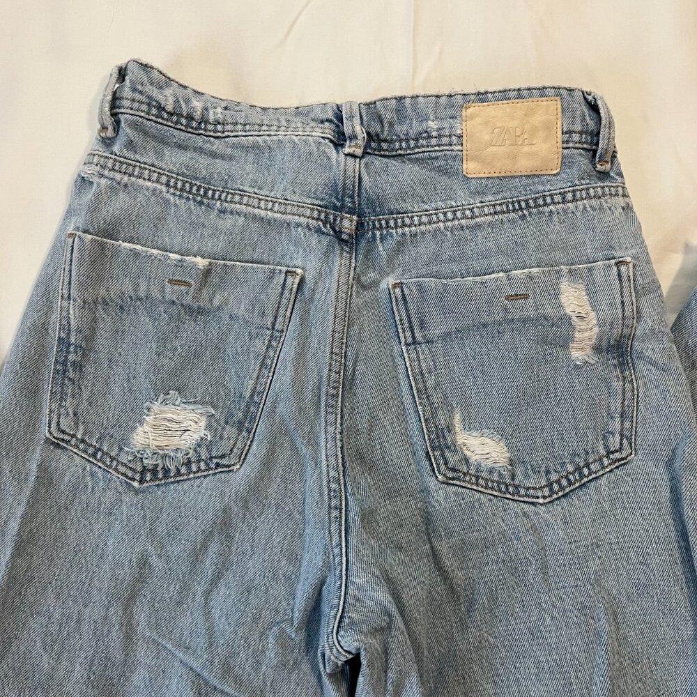 Zara Hi-Rise Cropped Wide Leg Fringe Cuff Light Wash Denim Jeans | Size 4 - Picture 8 of 10